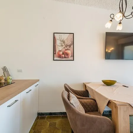 Apartment For 4 View, Terrace, Wifi And Freeparking *